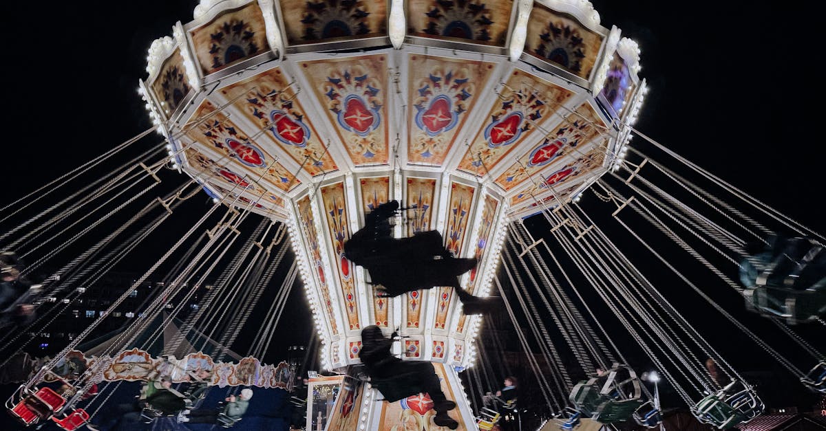 A colorful carousel spinning at Berlin’s festive Christmas market during the night, surrounded by twinkling lights and a lively holiday atmosphere.